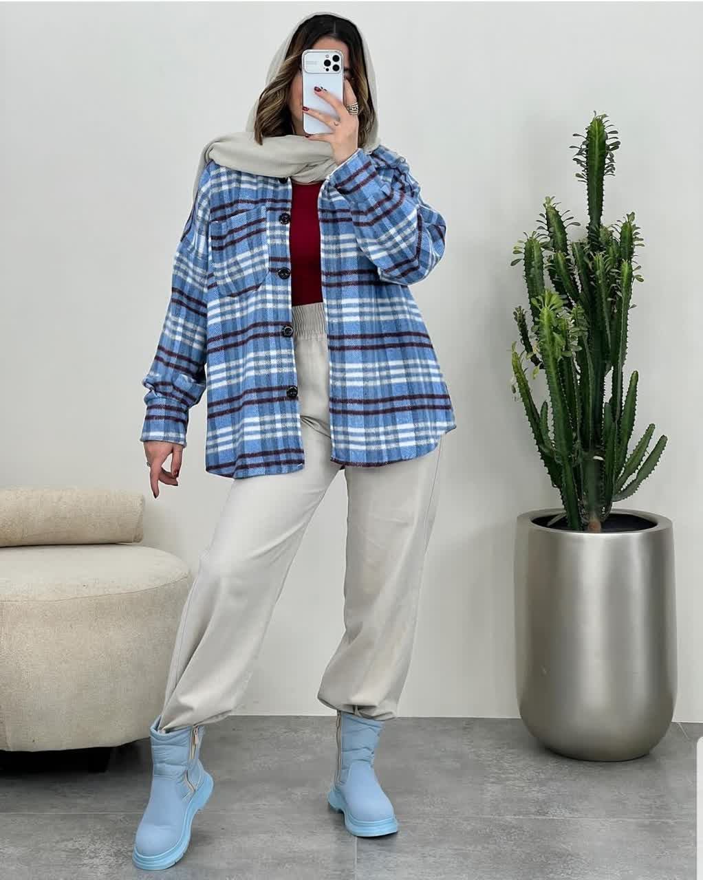 استایل زنانه شکت چهارخونه آبی